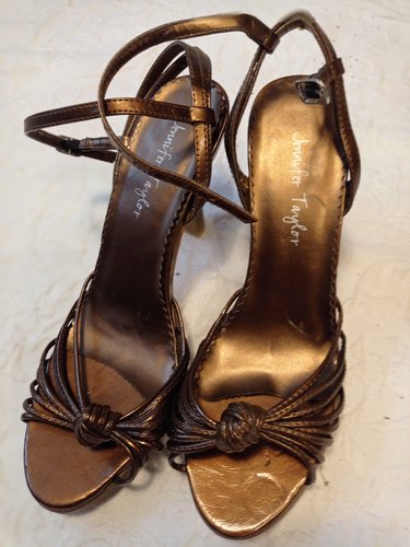 Getragene braune  offene  High Heels  Gr. 39 Jennifer Taylor