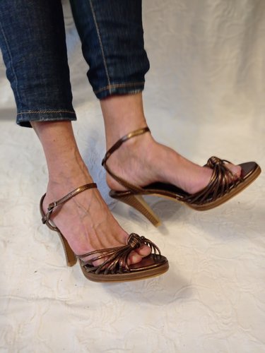 Getragene braune  offene  High Heels  Gr. 39 Jennifer Taylor