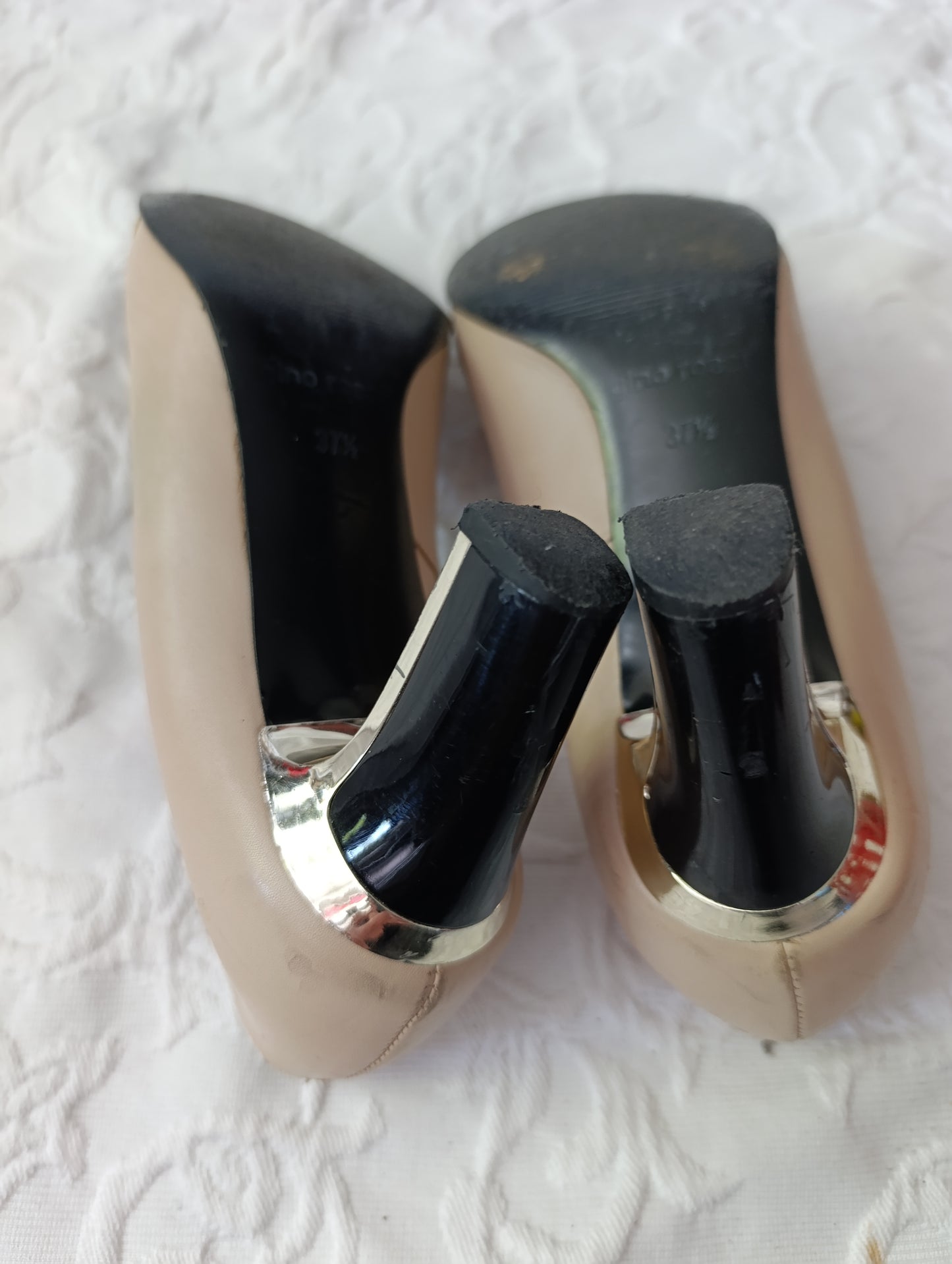 Stark getragene beige Pumps Absatz 6 cm Größe 37,5  gino rossi
