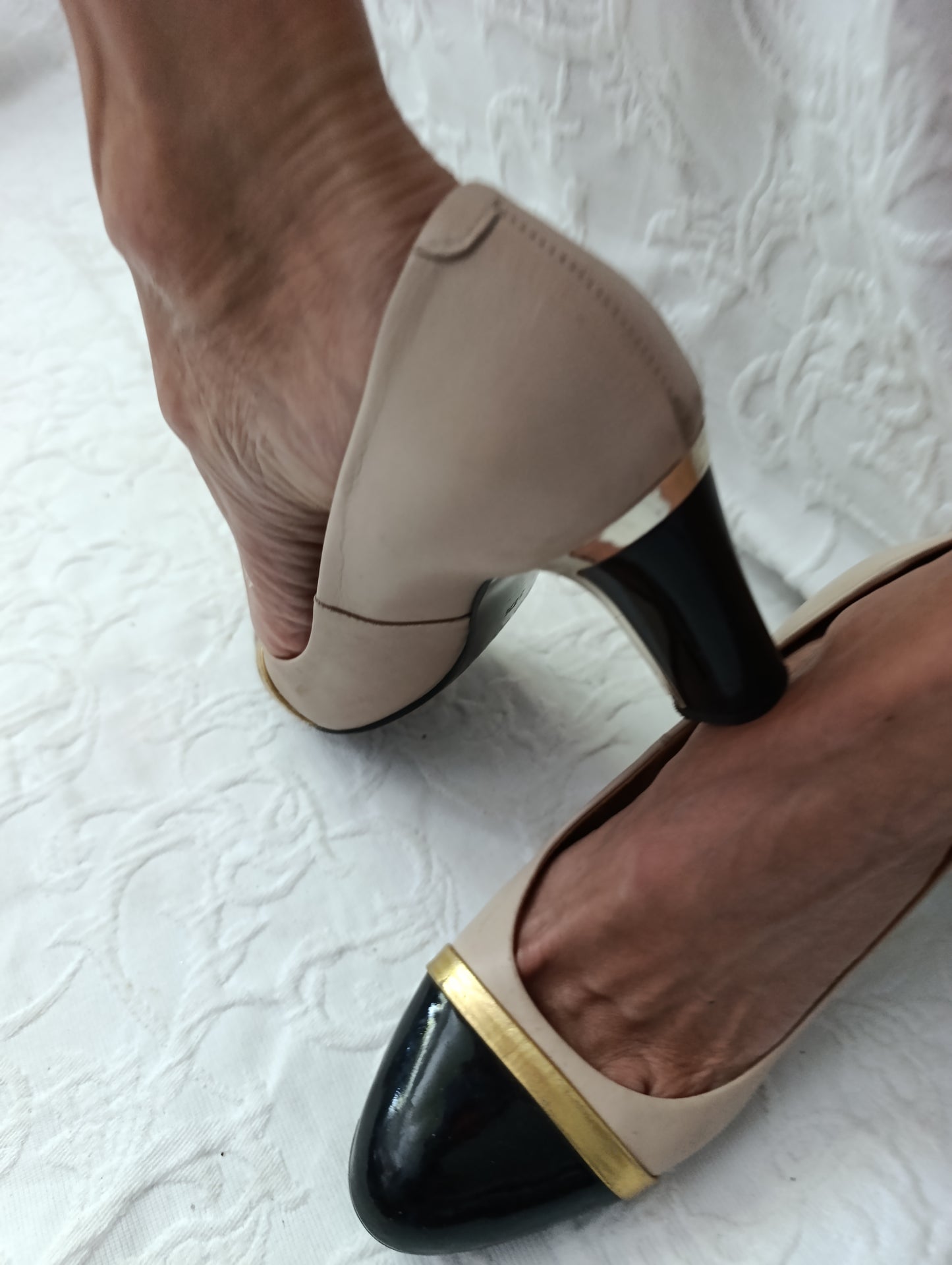 Stark getragene beige Pumps Absatz 6 cm Größe 37,5  gino rossi