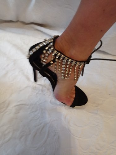 Getragene  offene schwarze  High Heels  Damensandale  Größe 38