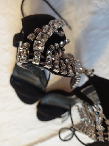 Getragene  offene schwarze  High Heels  Damensandale  Größe 38