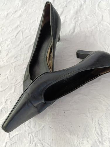 Stark Getragene Pumps Absatz 6 cm Größe 37 venturini