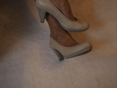 Getragene Pumps grau-beige Stewardess Schuh Größe 39
