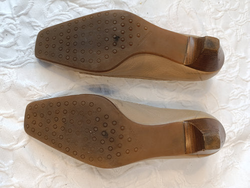 Getragene beige Pumps Absatz 4 cm Größe 40 Alberto Gozzi