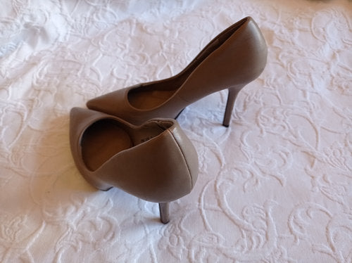 Getragene High Heels  beige Größe 39