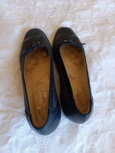 Stark getragene blaue Pumps  Absatz 4 cm  Größe 37  amalfi