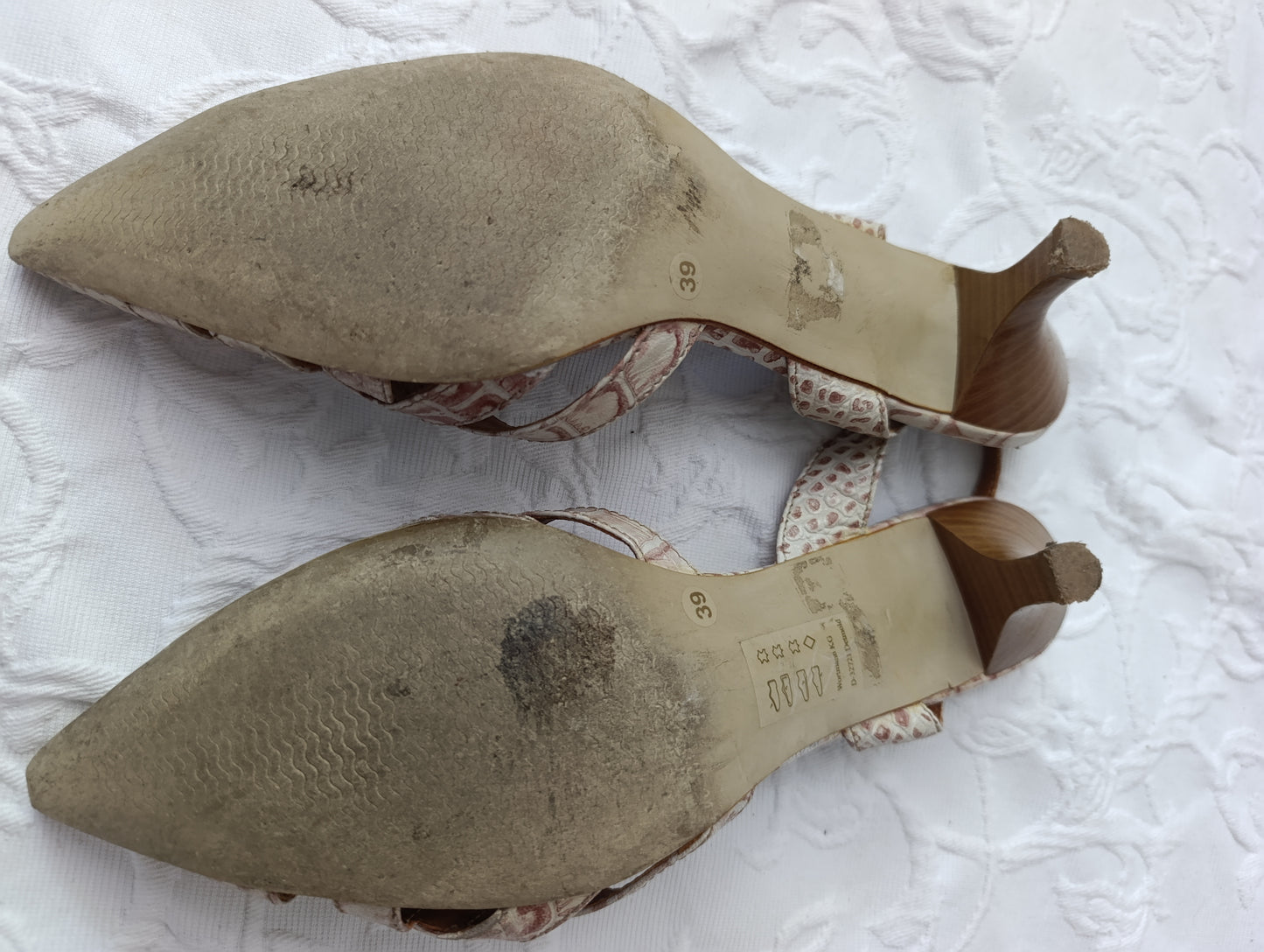 Stark getragene Damensandale Absatz 5 cm Größe 39 Tamaris Sammler