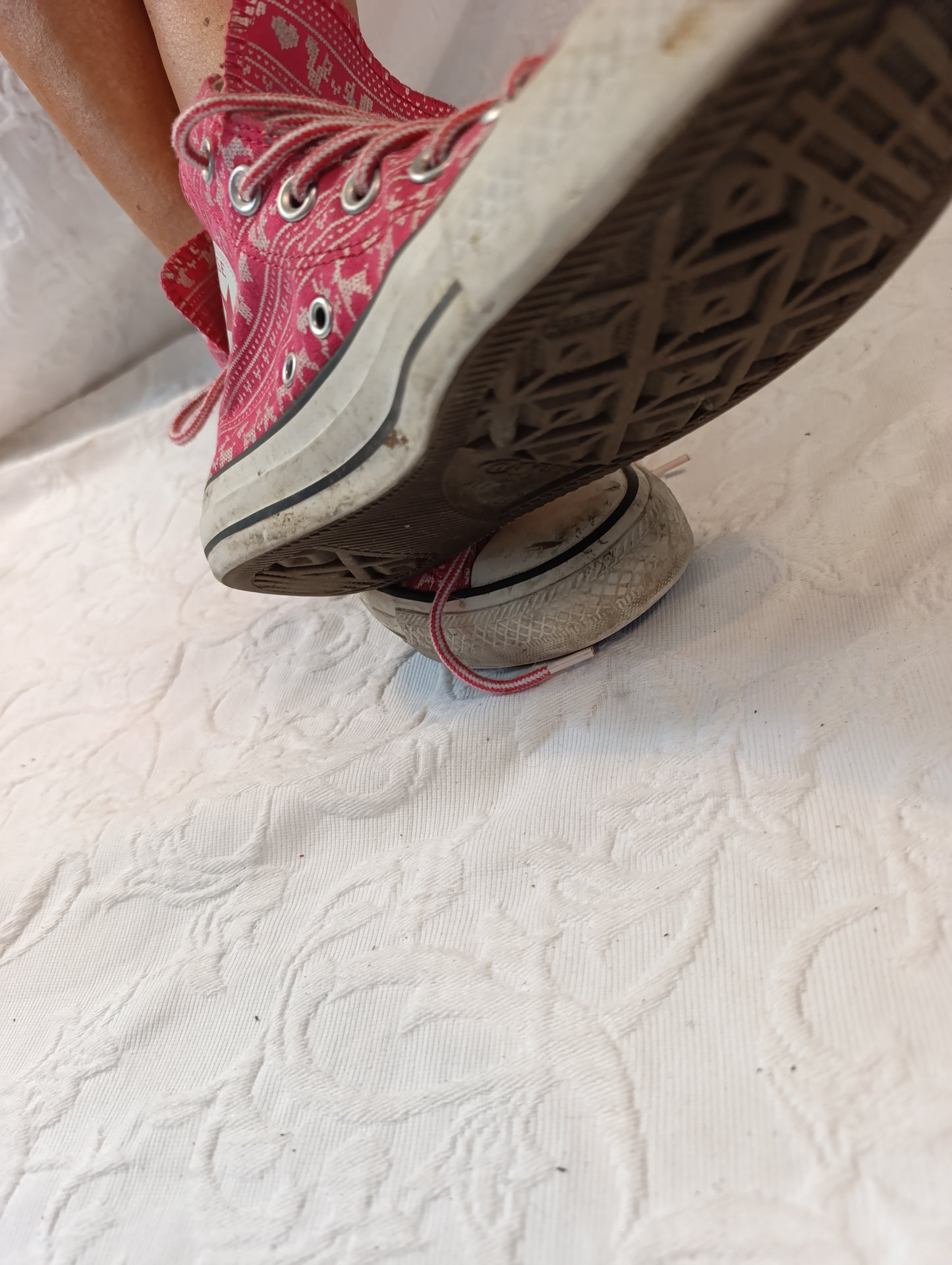 Getragene, stark abgenutzte, weiss-rosa, Converse All Star, Größe 38