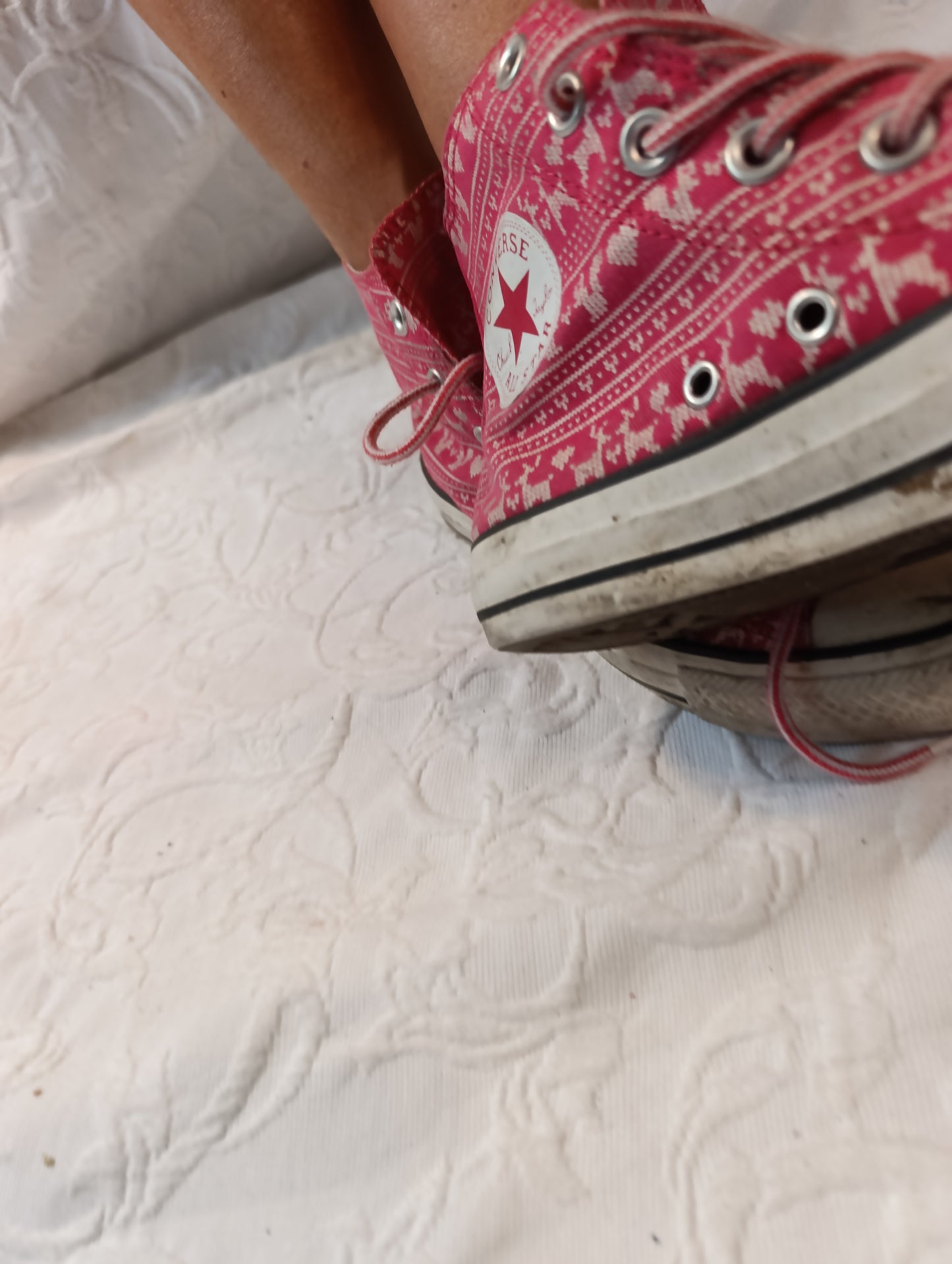 Getragene, stark abgenutzte, weiss-rosa, Converse All Star, Größe 38