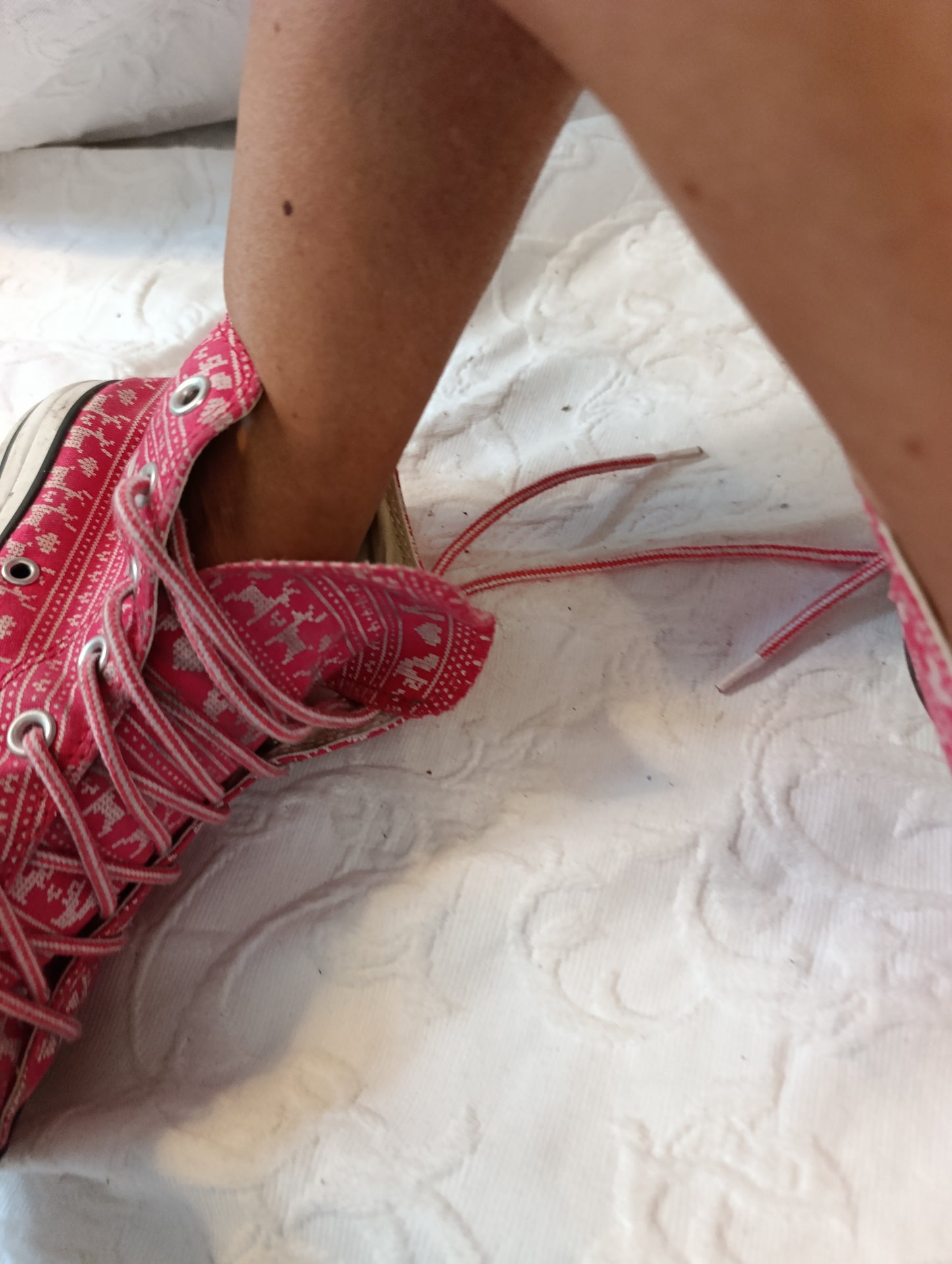 Getragene, stark abgenutzte, weiss-rosa, Converse All Star, Größe 38