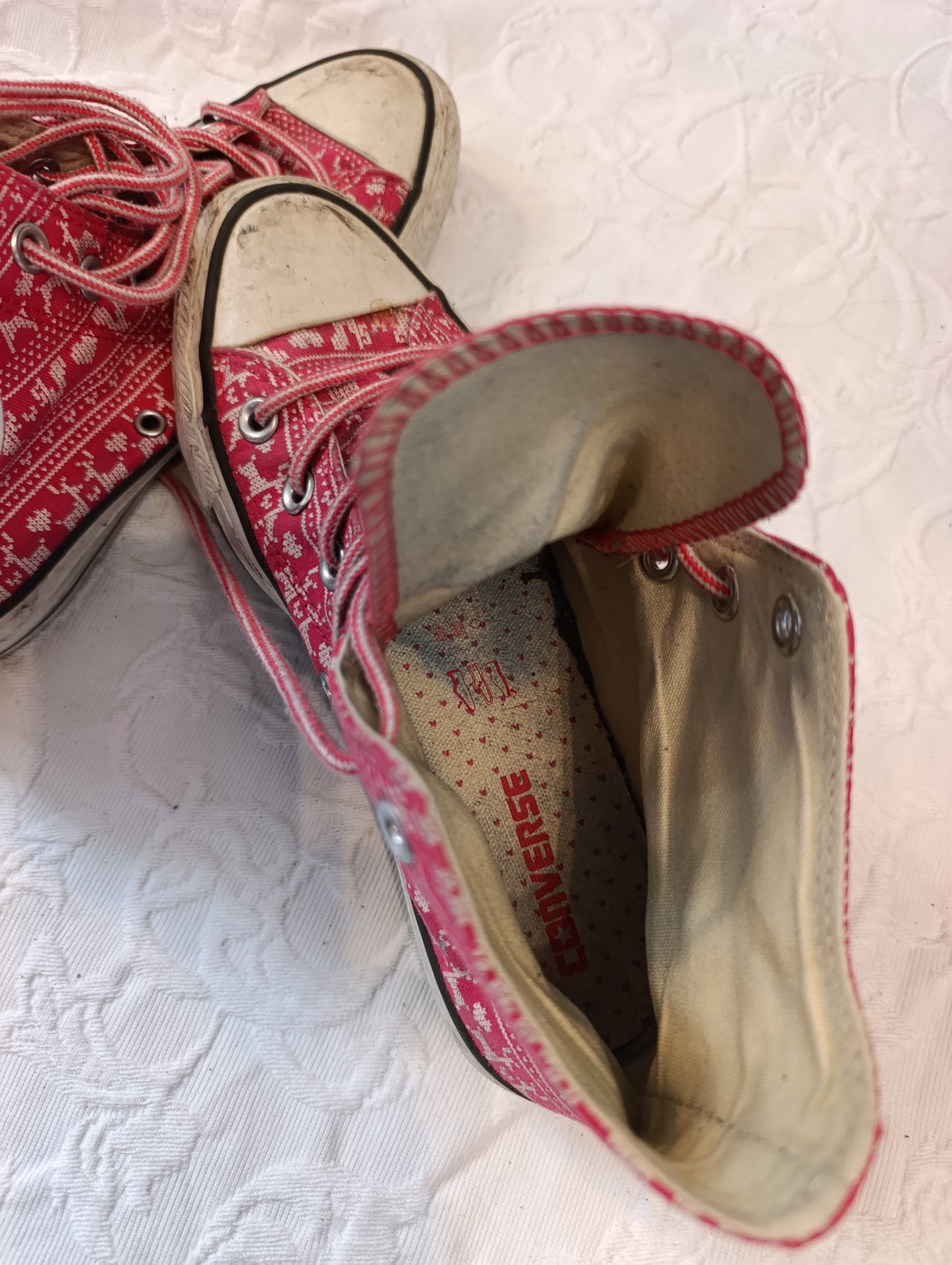 Getragene, stark abgenutzte, weiss-rosa, Converse All Star, Größe 38