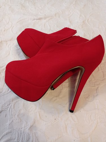 Getragene rote High Heels  Damenschuhe  Absatz 14 cm  Gr. 39