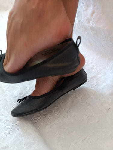 Stark getragene schwarze Ballerinas  Gr. 34