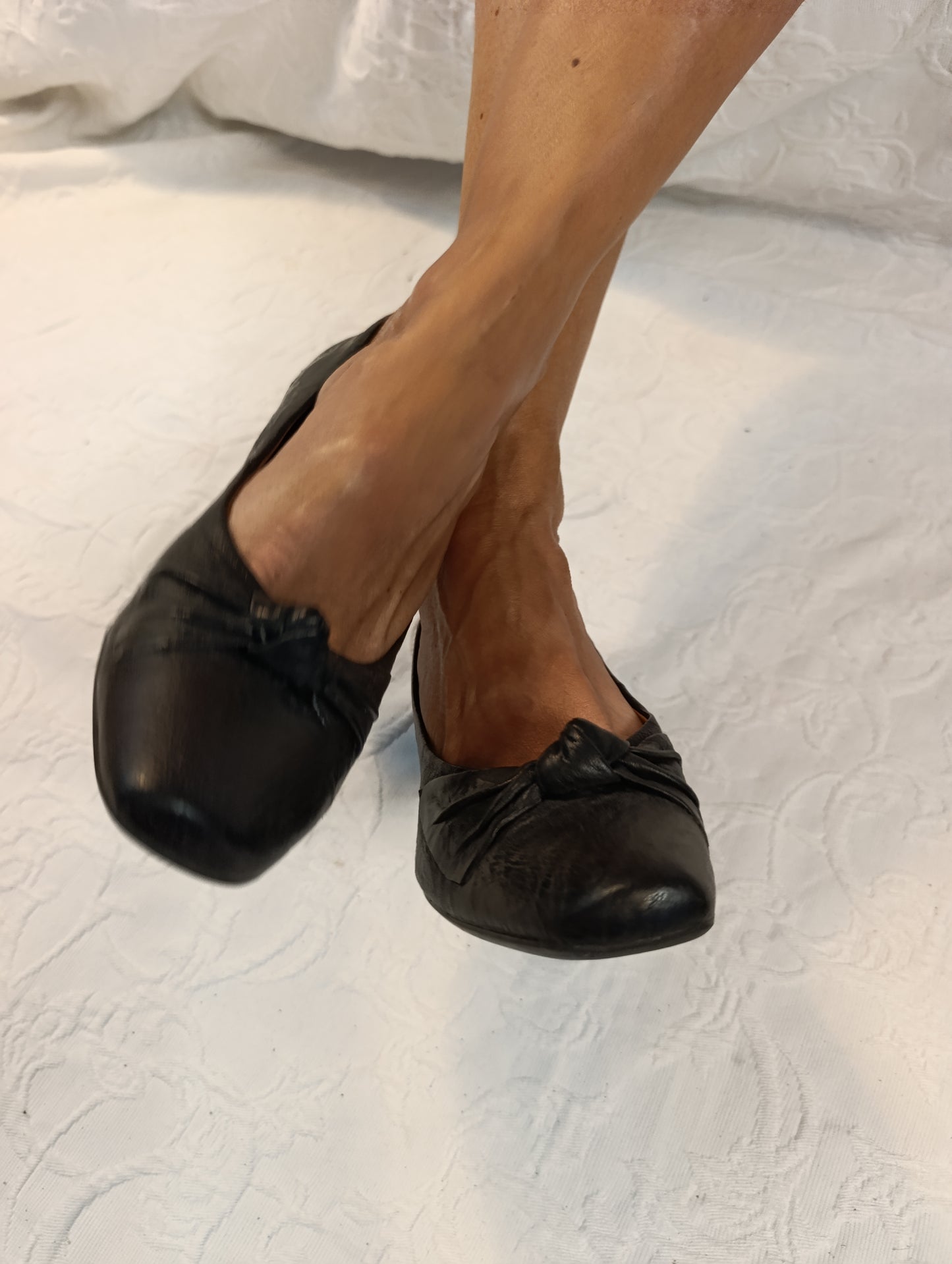 Sexy Frauenfüsse in Pums von Caprice