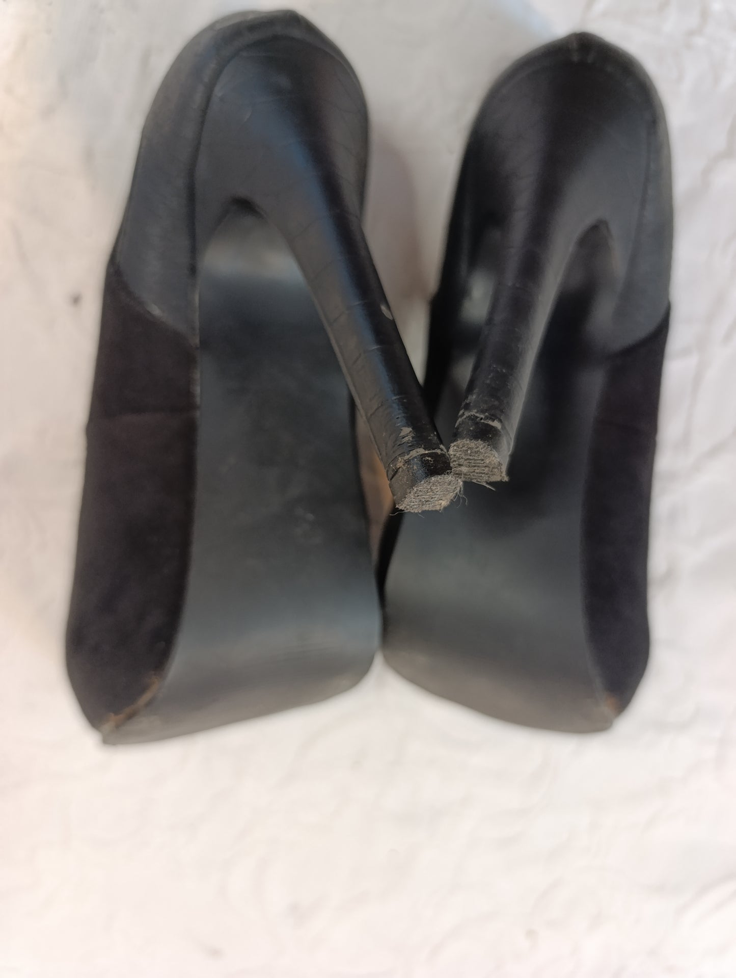 Getragene High Heels, schwarz, samtoptik, Größe 37, Absatz 11 cm, Atmosphere