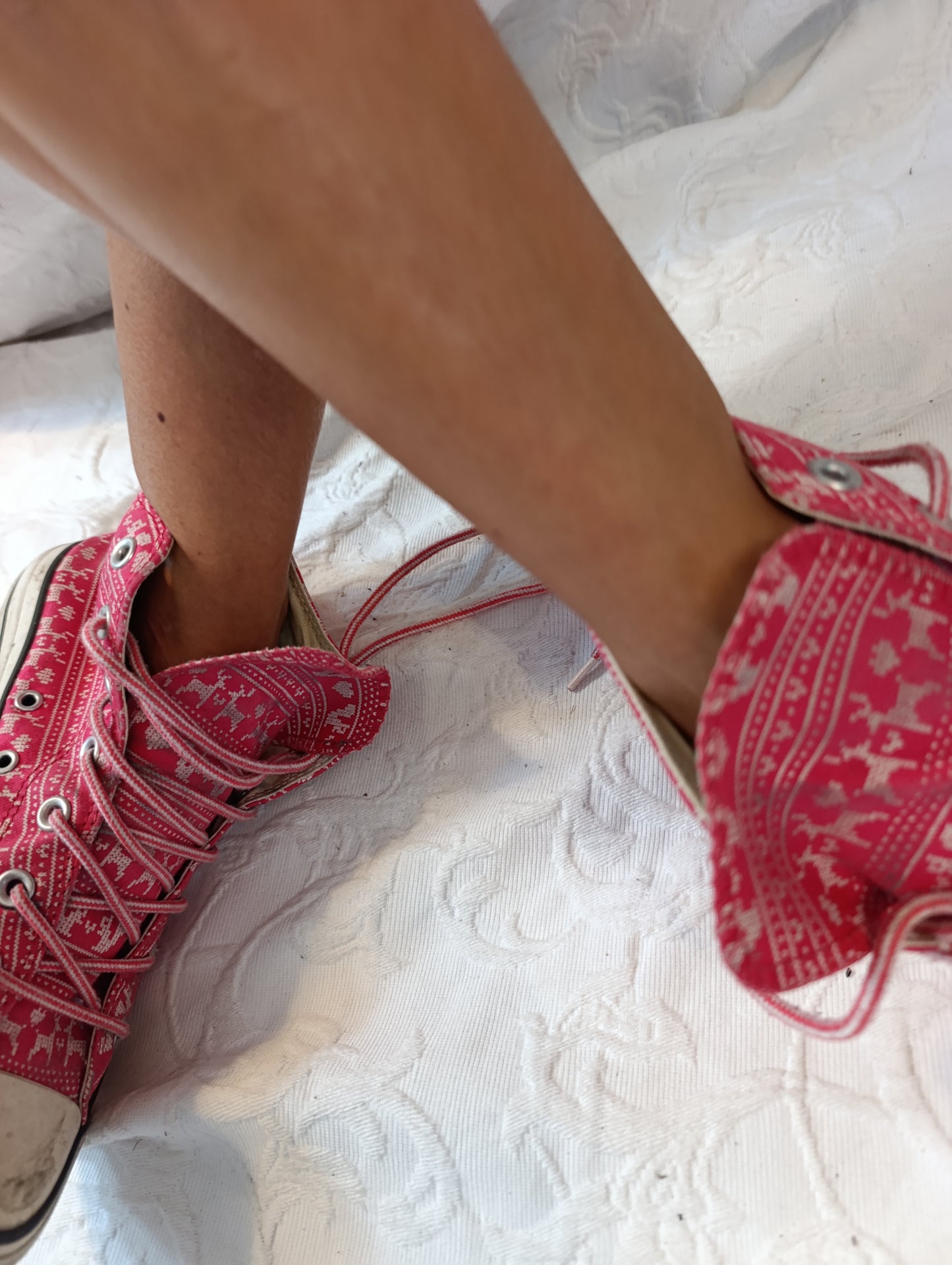 Getragene, stark abgenutzte, weiss-rosa, Converse All Star, Größe 38