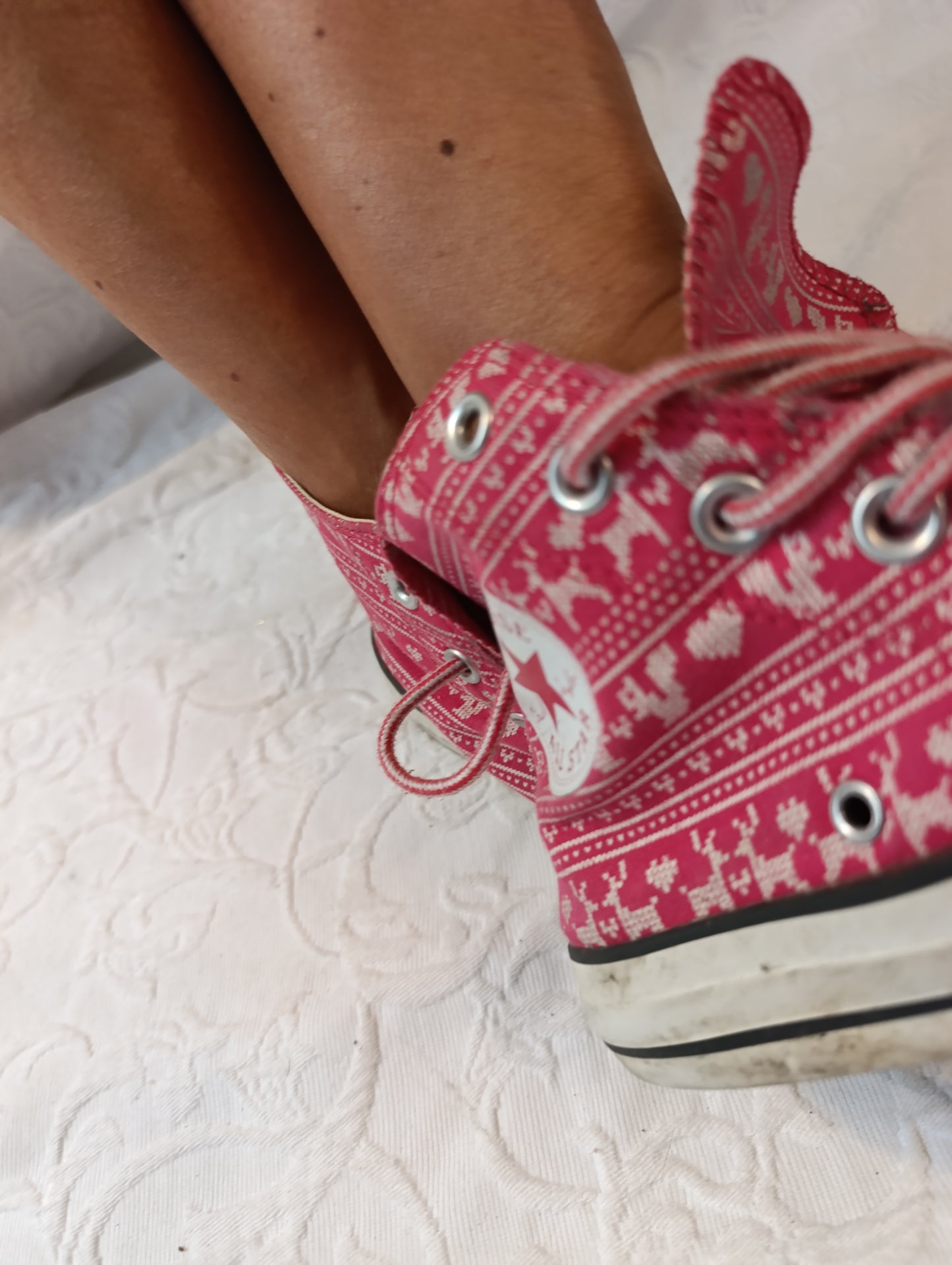 Getragene, stark abgenutzte, weiss-rosa, Converse All Star, Größe 38
