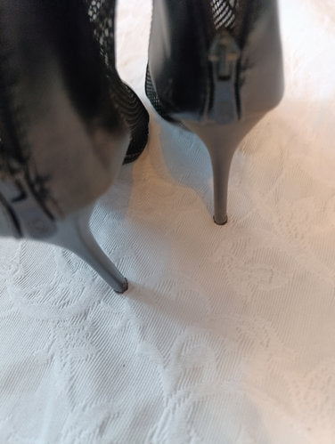 Getragene High Heels  schwarz  Pfennigbsatz 10 cm  Gr. 40  netz