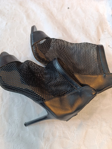 Getragene High Heels  schwarz  Pfennigbsatz 10 cm  Gr. 40  netz