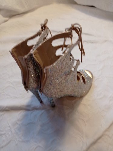 Getragene High Heels  gold-glänzend Größe 38 SIMMI